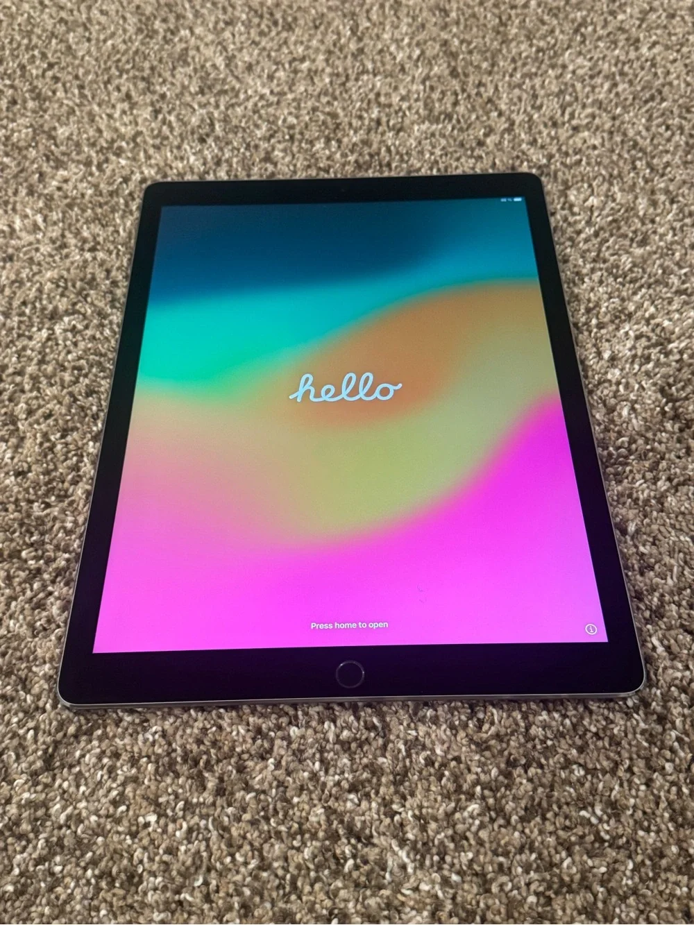 ⭐️ Apple A1670 iPad Pro 64g 12.9” W/ Original Box & Otter Box Case ⭐️